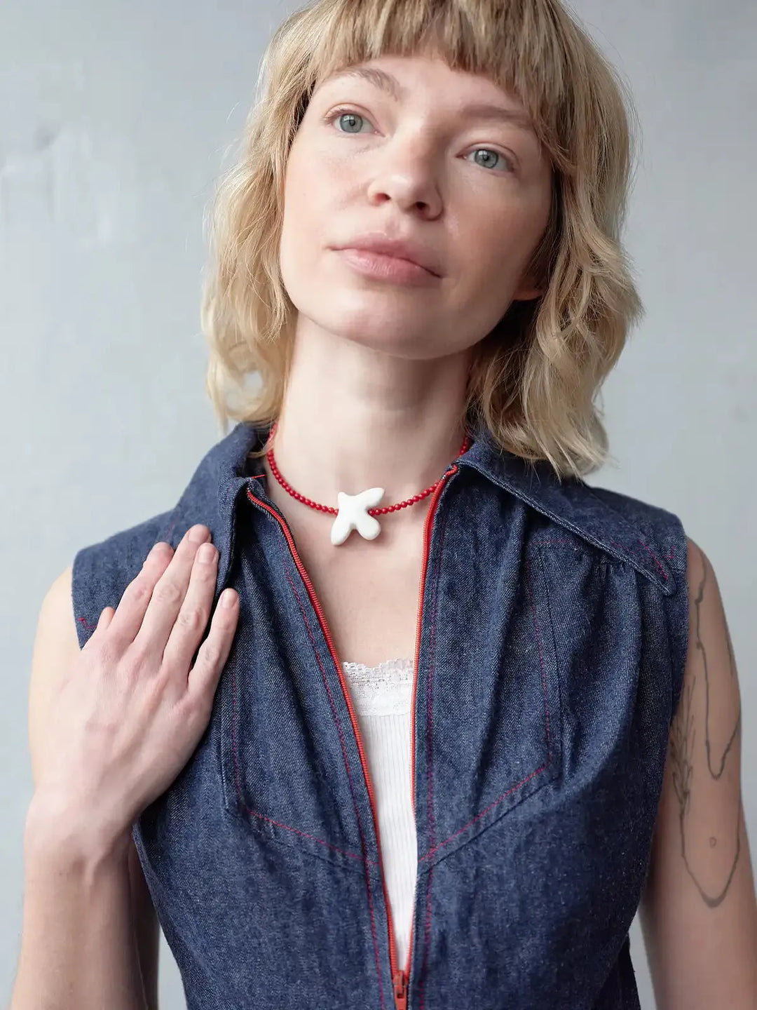 Кольє MYRNI з дрібними коралами та пташкою