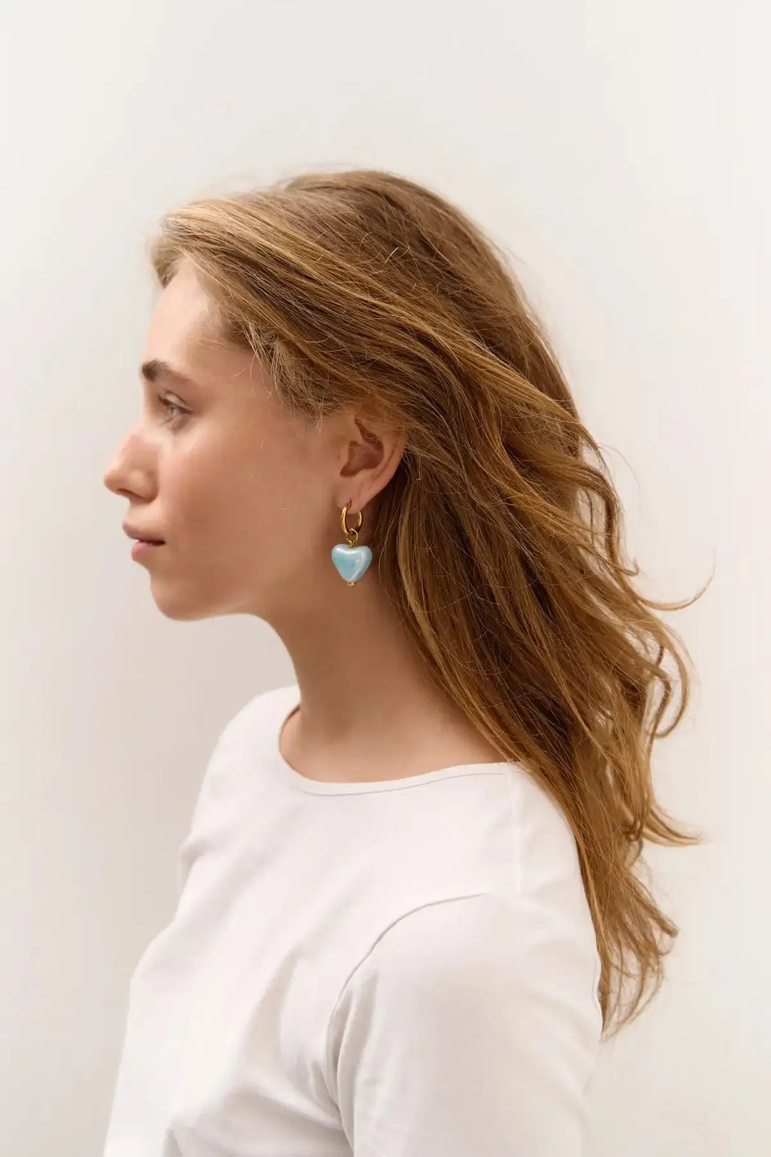 SKARB single earring with a small sky-blue heart