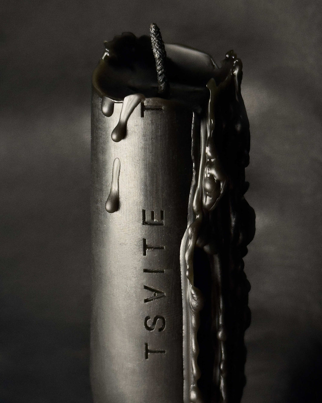 Набір VITA із чорних свічок з бджолиного воску